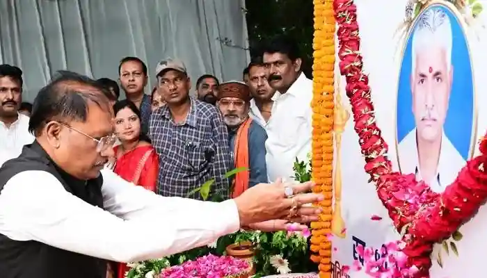 मुख्यमंत्री विष्णु देव साय ने स्व. भुलऊ प्रसाद कौशिक को दी भावभीनी श्रद्धांजलि