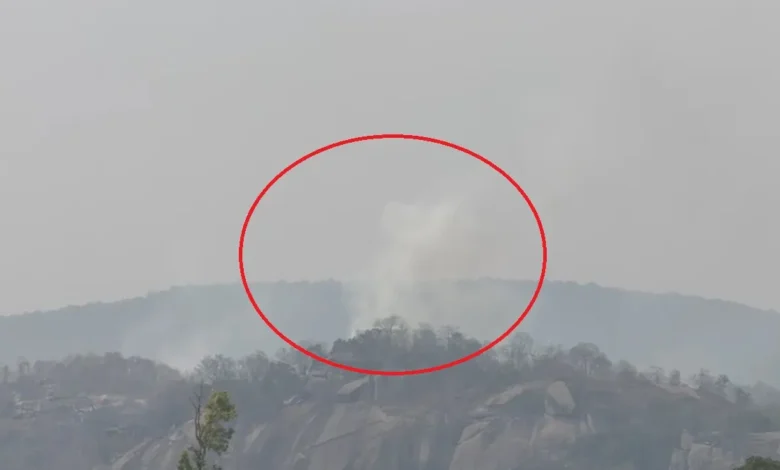 Plane Crash :छत्तीसगढ़ में बड़ा हादसा: जशपुर के पहाड़ पर एयर एम्बुलेंस क्रैश, आग की लपटों से दहला इलाका