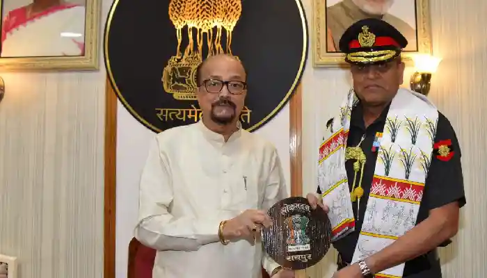 राज्यपाल श्री डेका से लेफ्टिनेट जनरल अनिंद्या सेनगुप्ता ने की सौजन्य भेंट