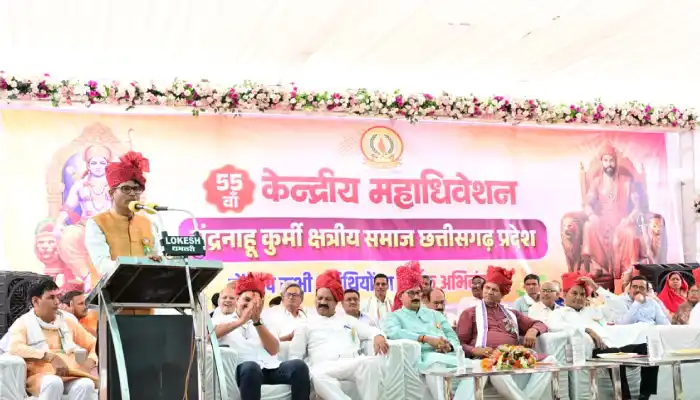 वित्त मंत्री ओपी चौधरी धमतरी के ग्राम छाती में चंद्रनाहू (चंद्राकर) कुर्मी-क्षत्रिय समाज के कार्यक्रम में हुए शामिल