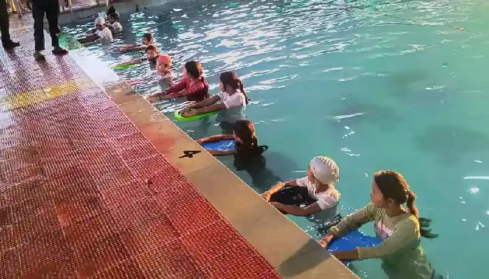 पहाड़ों और जंगलों से तरणताल तक- बैगा बच्चों के सपनों को नई उड़ान दे रहा ग्रीष्मकालीन खेल प्रशिक्षण शिविर