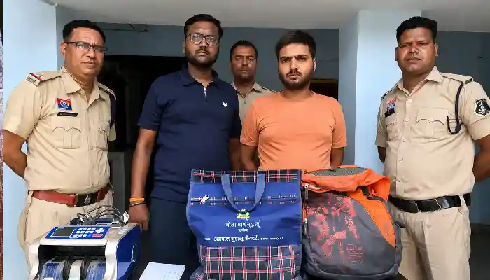 खरसिया में ऑनलाइन क्रिकेट सट्टा सिंडिकेट का भंडाफोड़, दो आरोपी गिरफ्तार