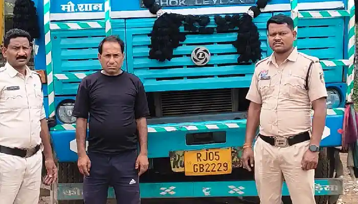 24 टन अवैध कबाड़ से लदा ट्रक पकड़ा, ₹17.55 लाख की जप्ती