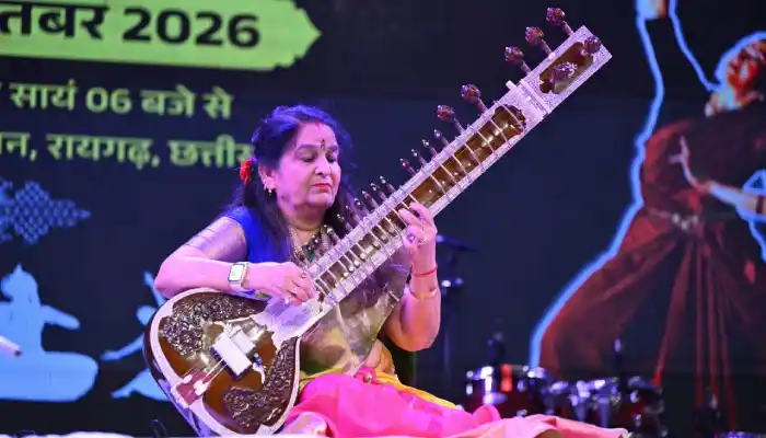 सितार की सुरमयी तान से सजी चक्रधर समारोह की 9वीं सांस्कृतिक संध्या