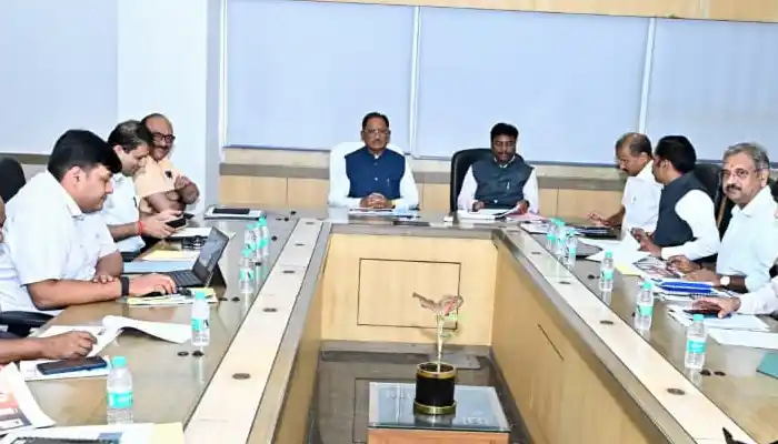 सड़क दुर्घटनाओं को न्यूनतम करने मिशन मोड में करें काम : मुख्यमंत्री विष्णु देव साय