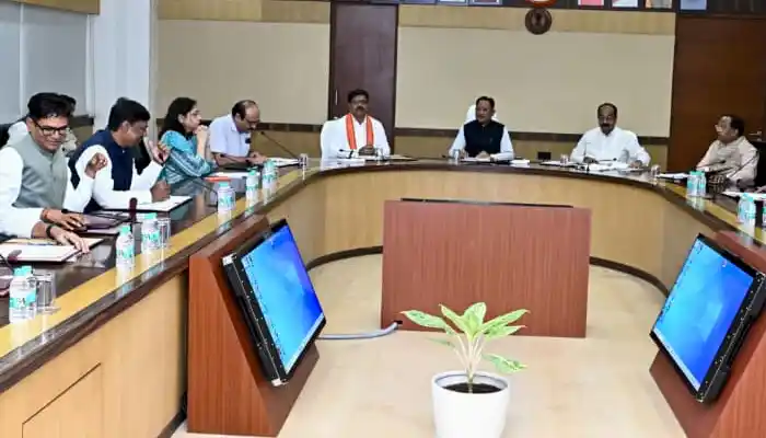 साय कैबिनेट के बड़े फैसले: पूर्व अग्निवीरों को सरकारी नौकरियों में 10% आरक्षण, अतिथि व्याख्याताओं के लिए भी अहम निर्णय