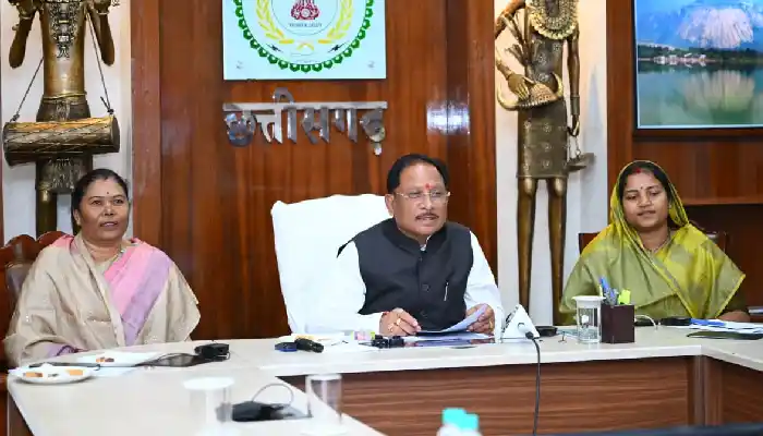 मुख्यमंत्री विष्णु देव साय ने पूर्व केंद्रीय मंत्री स्वर्गीय लरंग साय जी की प्रतिमा का किया वर्चुअल अनावरण