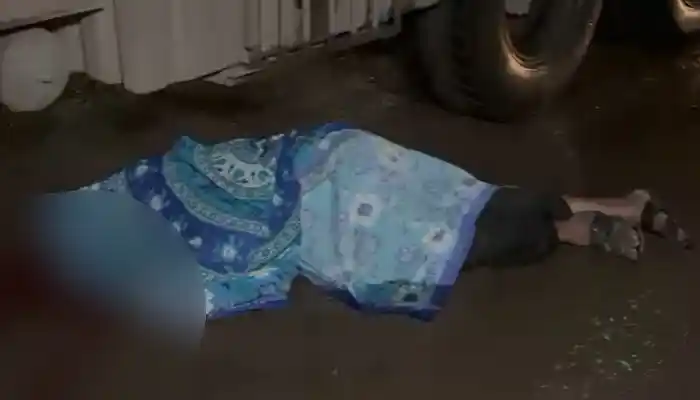 जर्जर सड़क पर स्कूटी फिसली, ट्रेलर के पहिए के नीचे आए 70 वर्षीय कारोबारी; मौके पर मौत