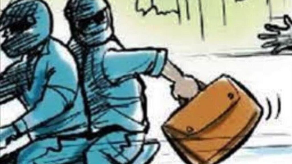 जगंल के बीच सराफा व्यापारी से 50 लाख की लूट, जेवरात और कैश लेकर भागे बदमाश