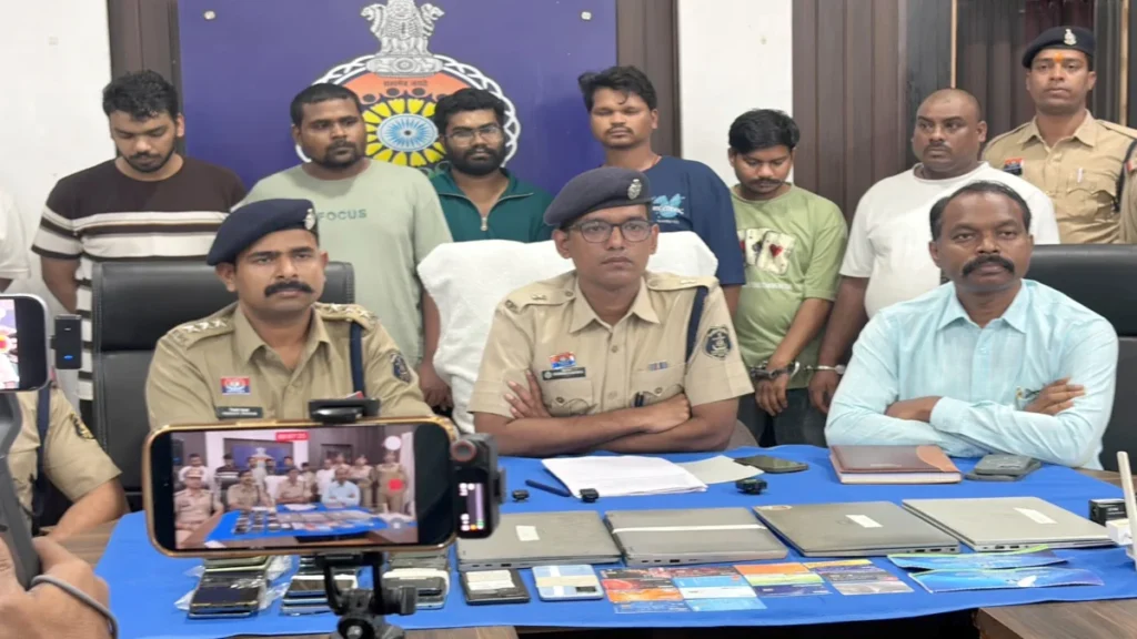 ठाणे के किराए के फ्लैट में चल रहा था ऑनलाइन सट्टे का नेटवर्क, दुर्ग पुलिस ने 10 आरोपियों को दबोचा