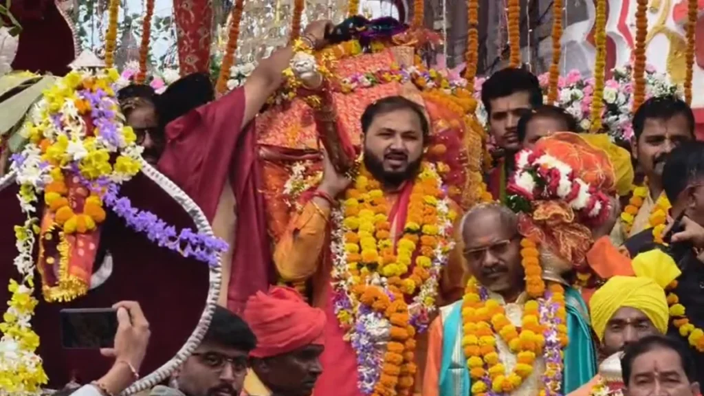 75 दिनों तक चलने वाले बस्तर दशहरा की अंतिम रस्म, नम आंखों से भक्तों ने मावली माता की डोली को दी विदाई